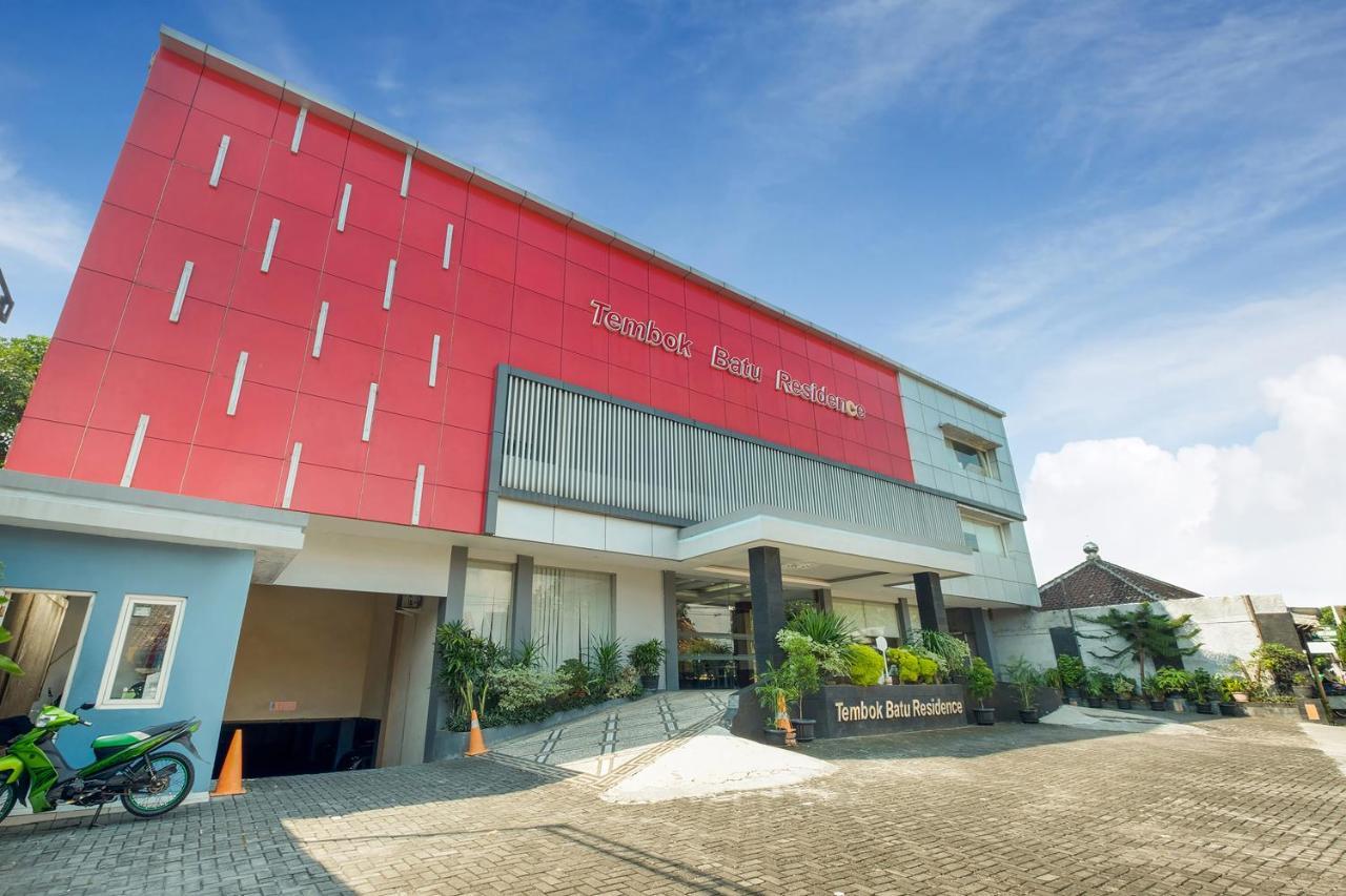 OYO 3726 Tembok Batu Residence Tugu Exterior foto