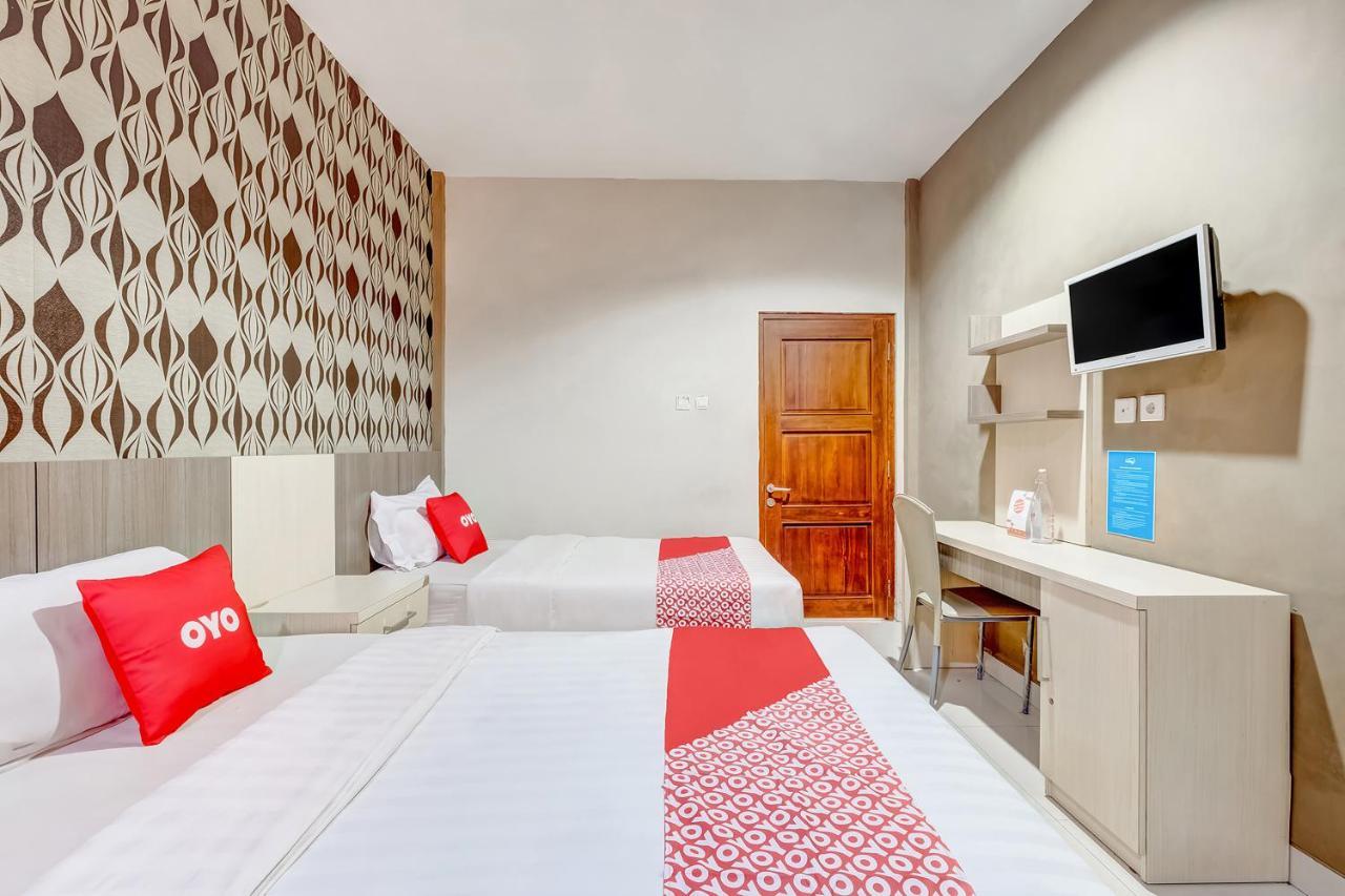 OYO 3726 Tembok Batu Residence Tugu Exterior foto