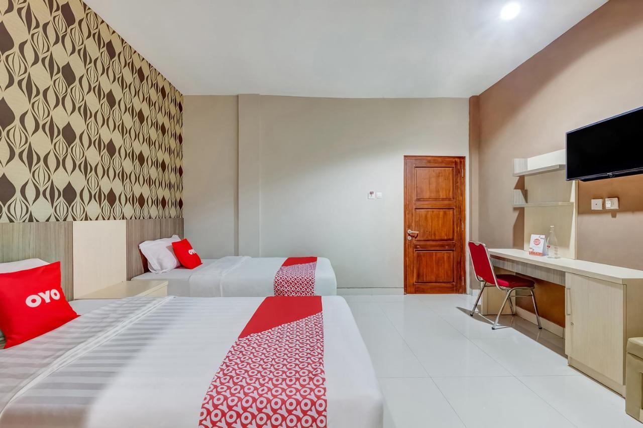 OYO 3726 Tembok Batu Residence Tugu Exterior foto
