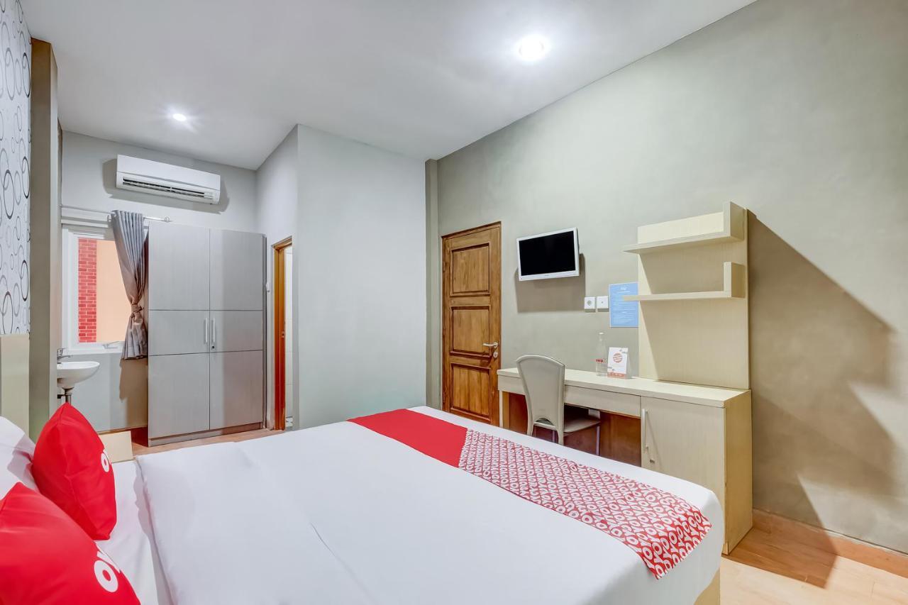 OYO 3726 Tembok Batu Residence Tugu Exterior foto