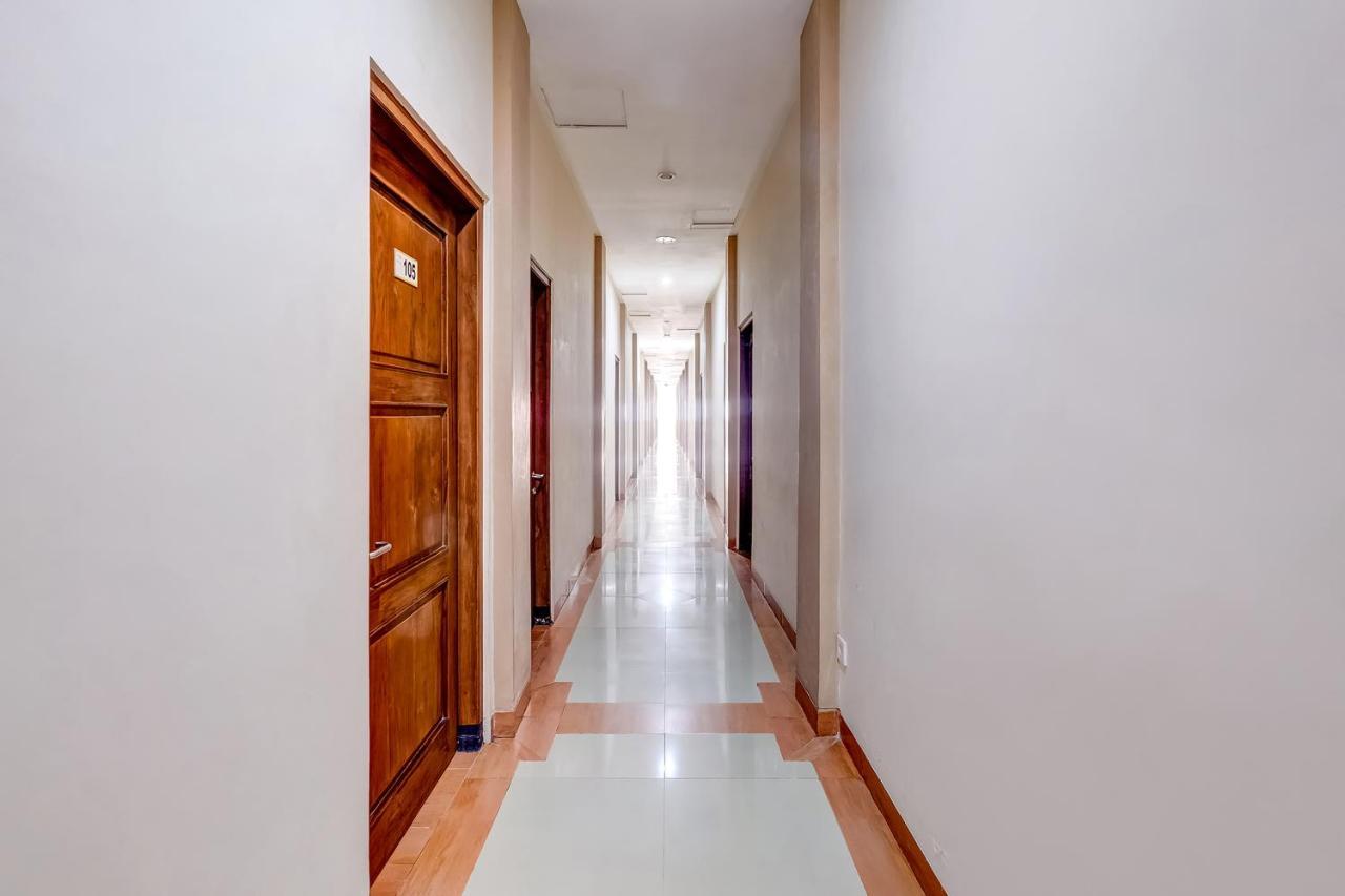 OYO 3726 Tembok Batu Residence Tugu Exterior foto