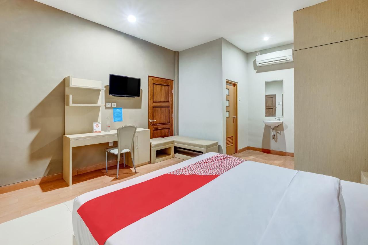 OYO 3726 Tembok Batu Residence Tugu Exterior foto