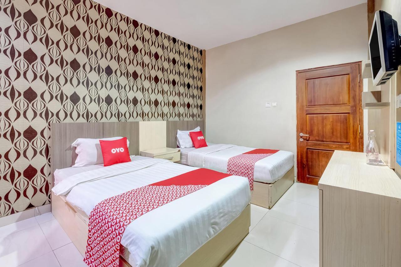 OYO 3726 Tembok Batu Residence Tugu Exterior foto