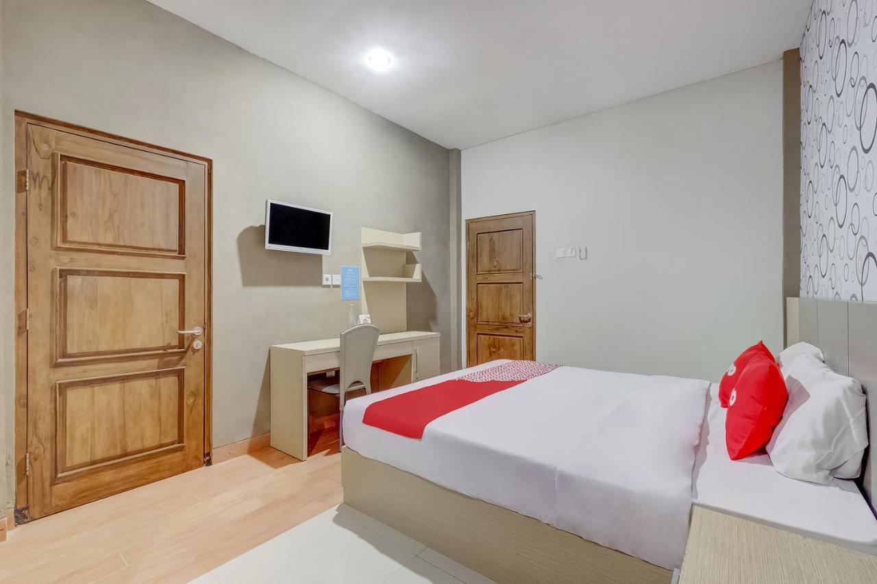 OYO 3726 Tembok Batu Residence Tugu Exterior foto