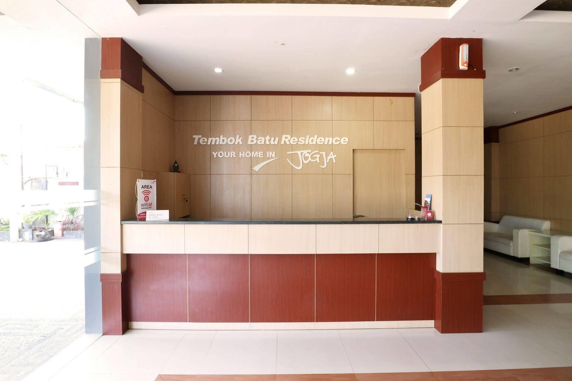 OYO 3726 Tembok Batu Residence Tugu Exterior foto