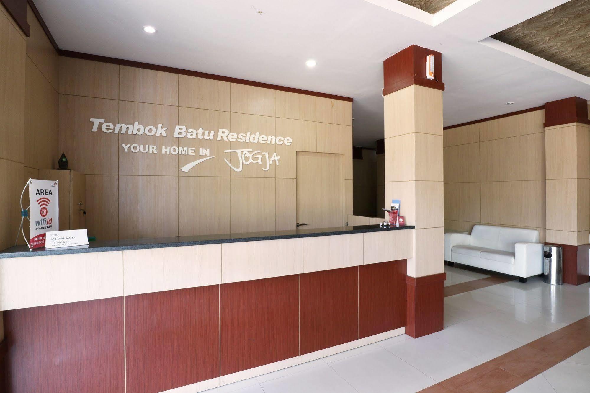 OYO 3726 Tembok Batu Residence Tugu Exterior foto